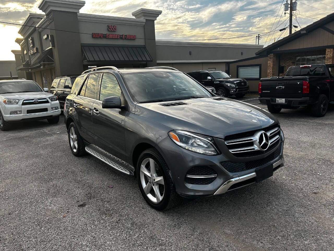 Used 2017 Mercedes-Benz GLE 350 w/ Premium 1 Package image 3