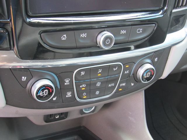 Used 2018 Chevrolet Traverse Premier w/ Driver Confidence II Package FWD image 28