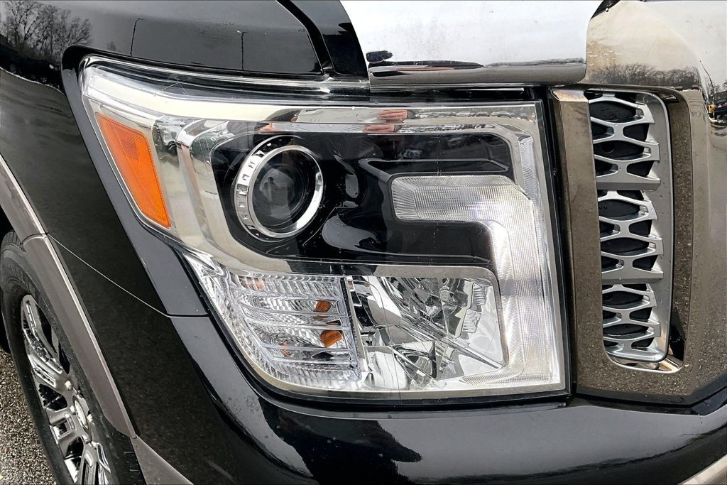 Used 2018 Nissan Titan Platinum Reserve AWD/4WD image 32