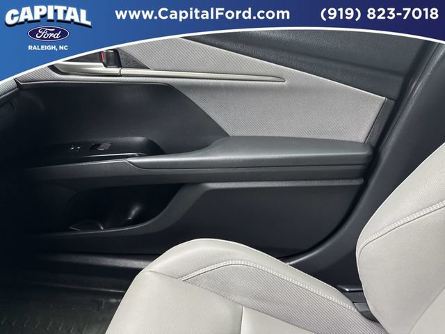 Used 2025 Toyota Camry SE w/ Convenience Package FWD image 28