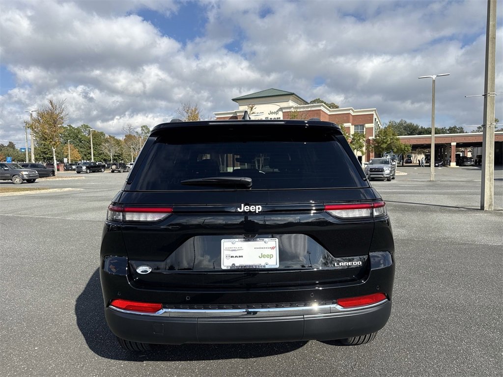 New 2025 Jeep Grand Cherokee Laredo X w/ Luxury Tech Group I image 4