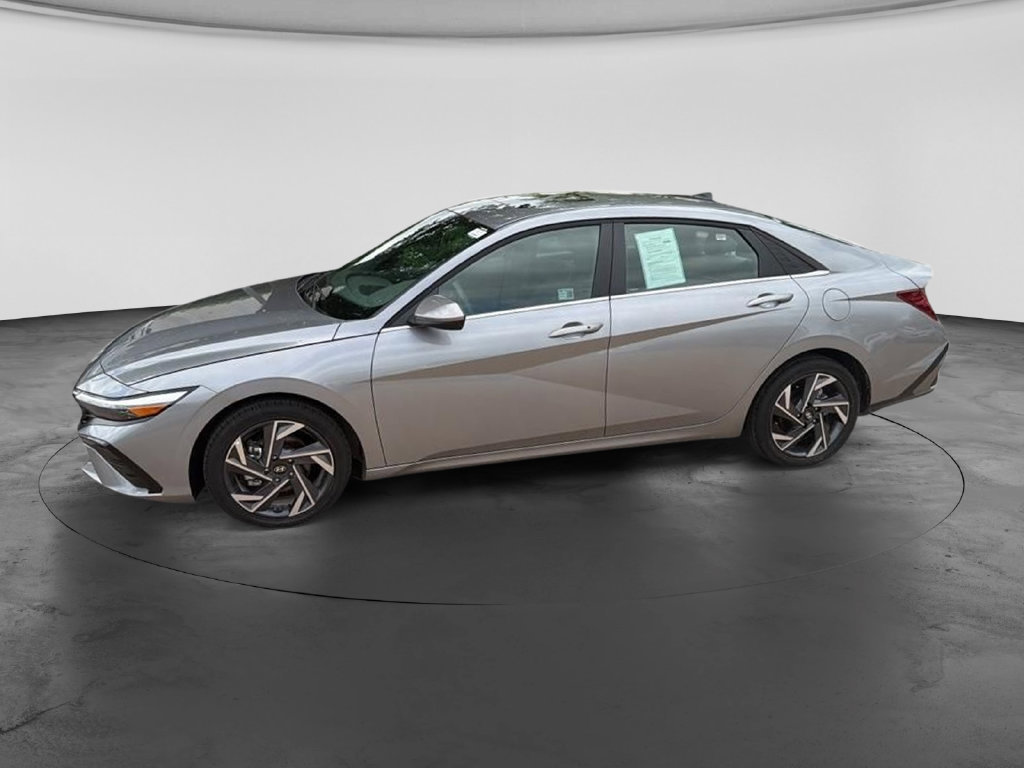 Used 2025 Hyundai Elantra SEL FWD image 6