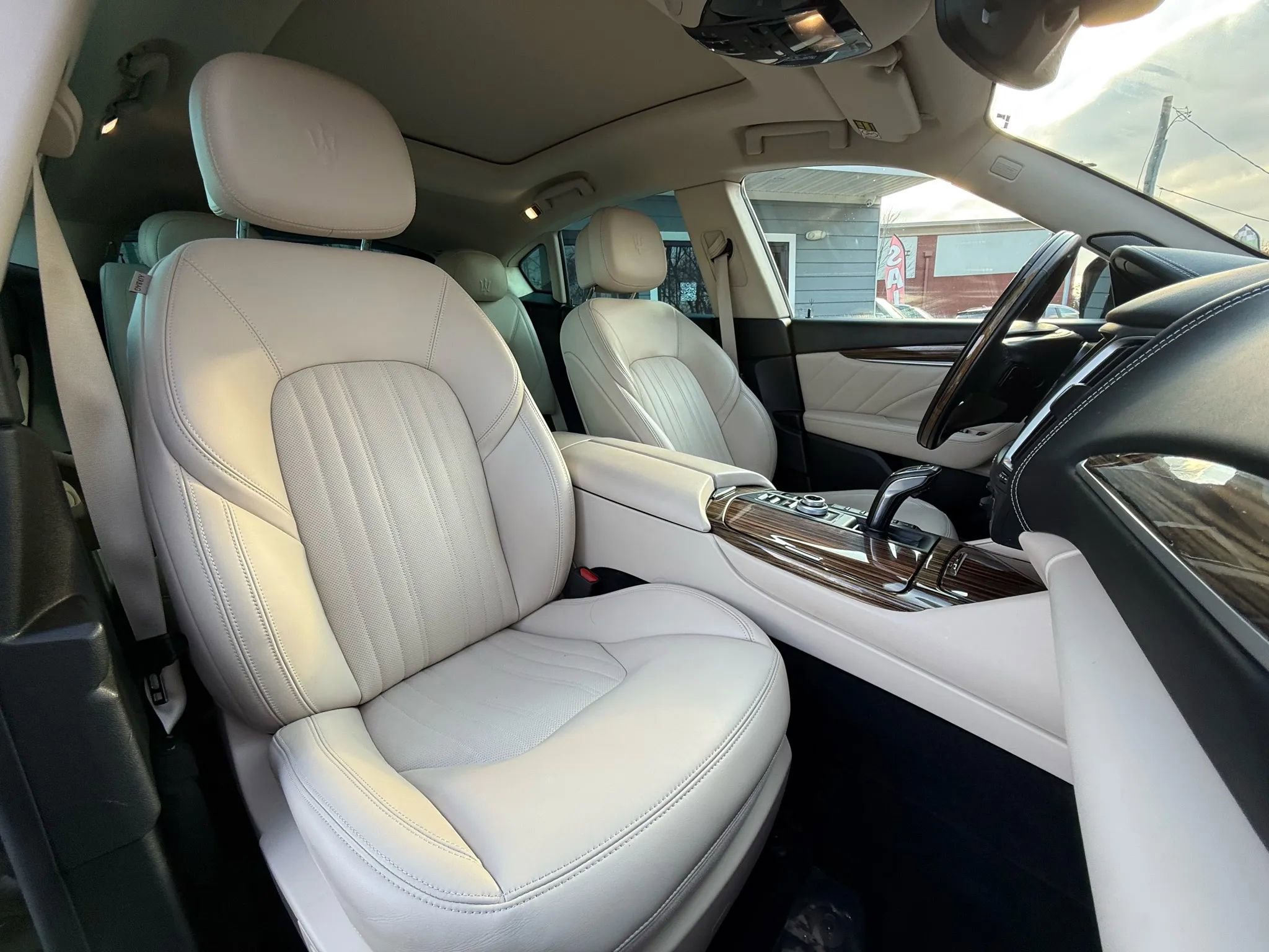 Used 2019 Maserati Levante GranLusso image 32