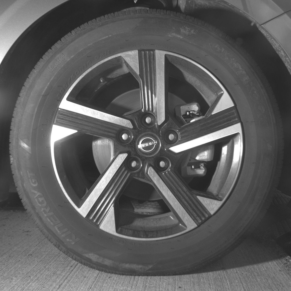 Used 2025 Nissan Sentra SV FWD image 13