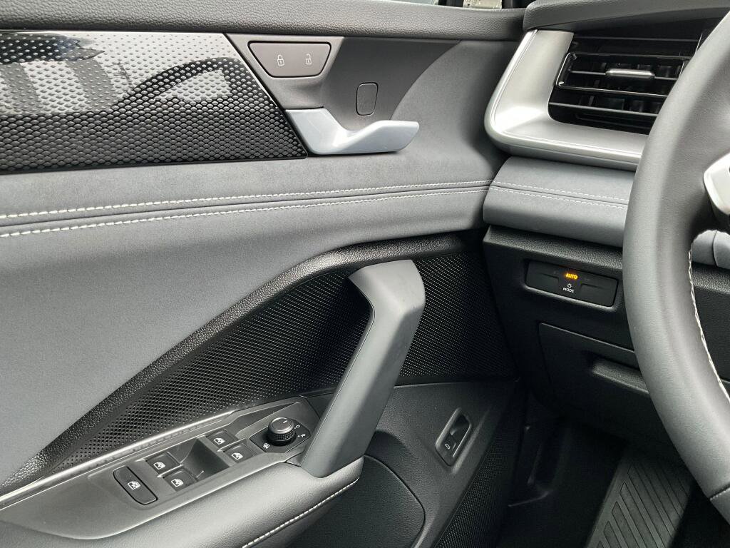 New 2026 Volkswagen Tiguan SE image 23