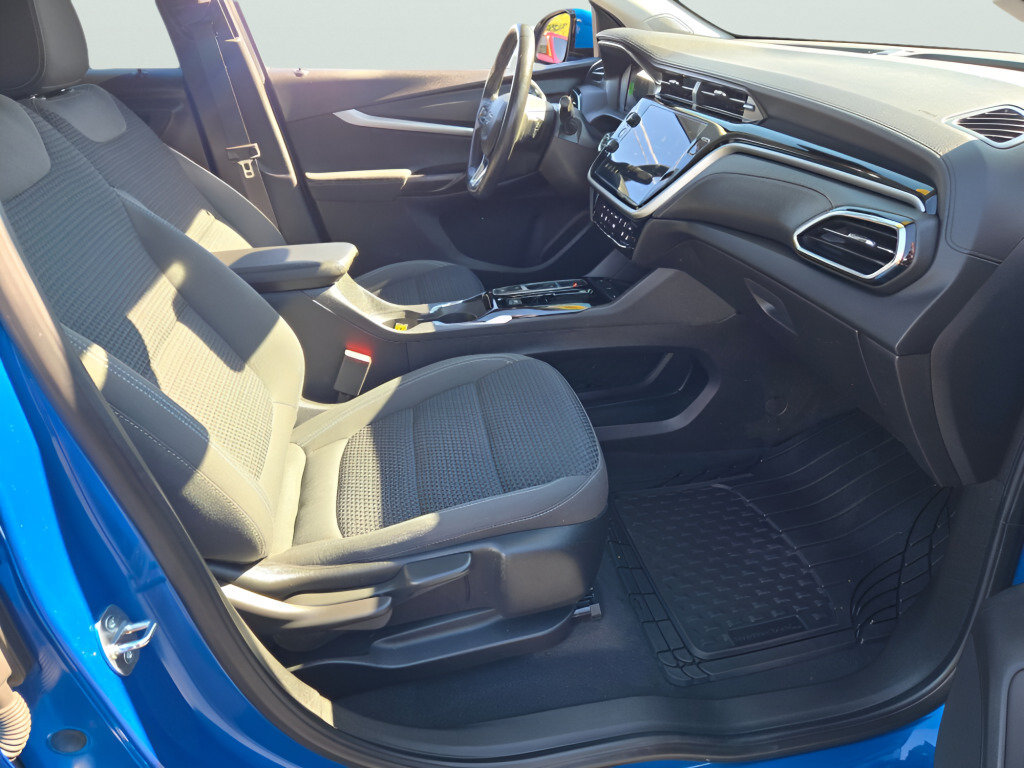 Certified 2023 Chevrolet Bolt EUV LT w/ Comfort Package FWD image 8