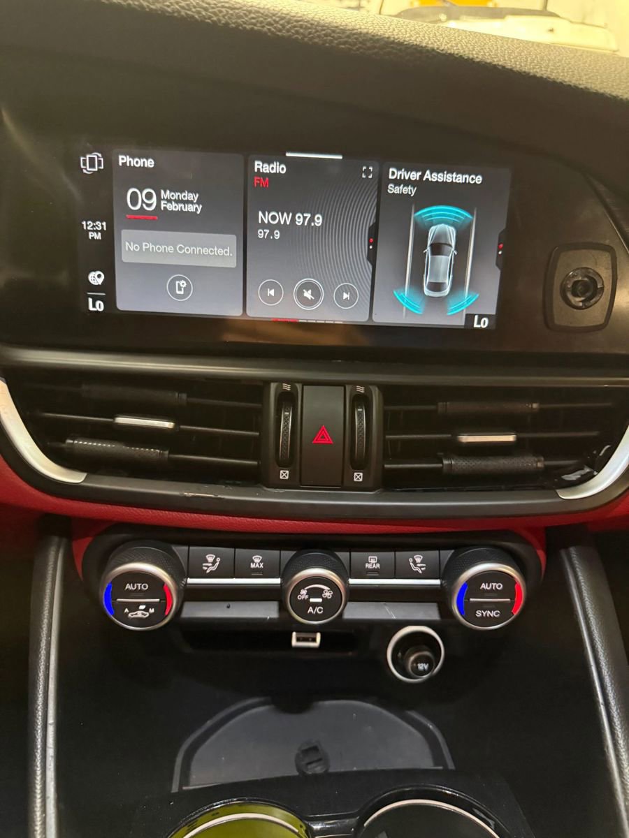 Used 2021 Alfa Romeo Giulia Sprint w/ Nero Edizione image 23