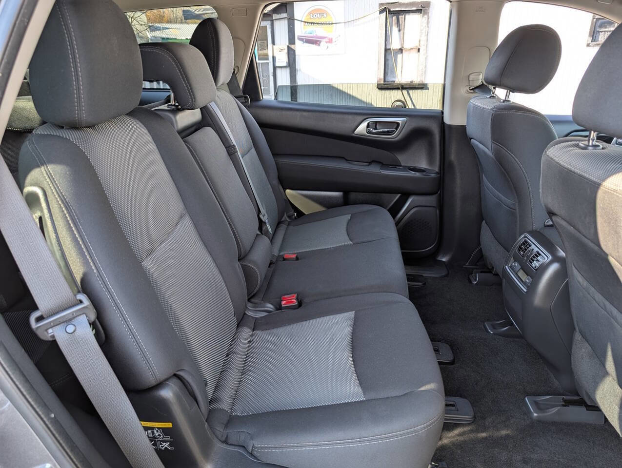 Used 2017 Nissan Pathfinder S image 28