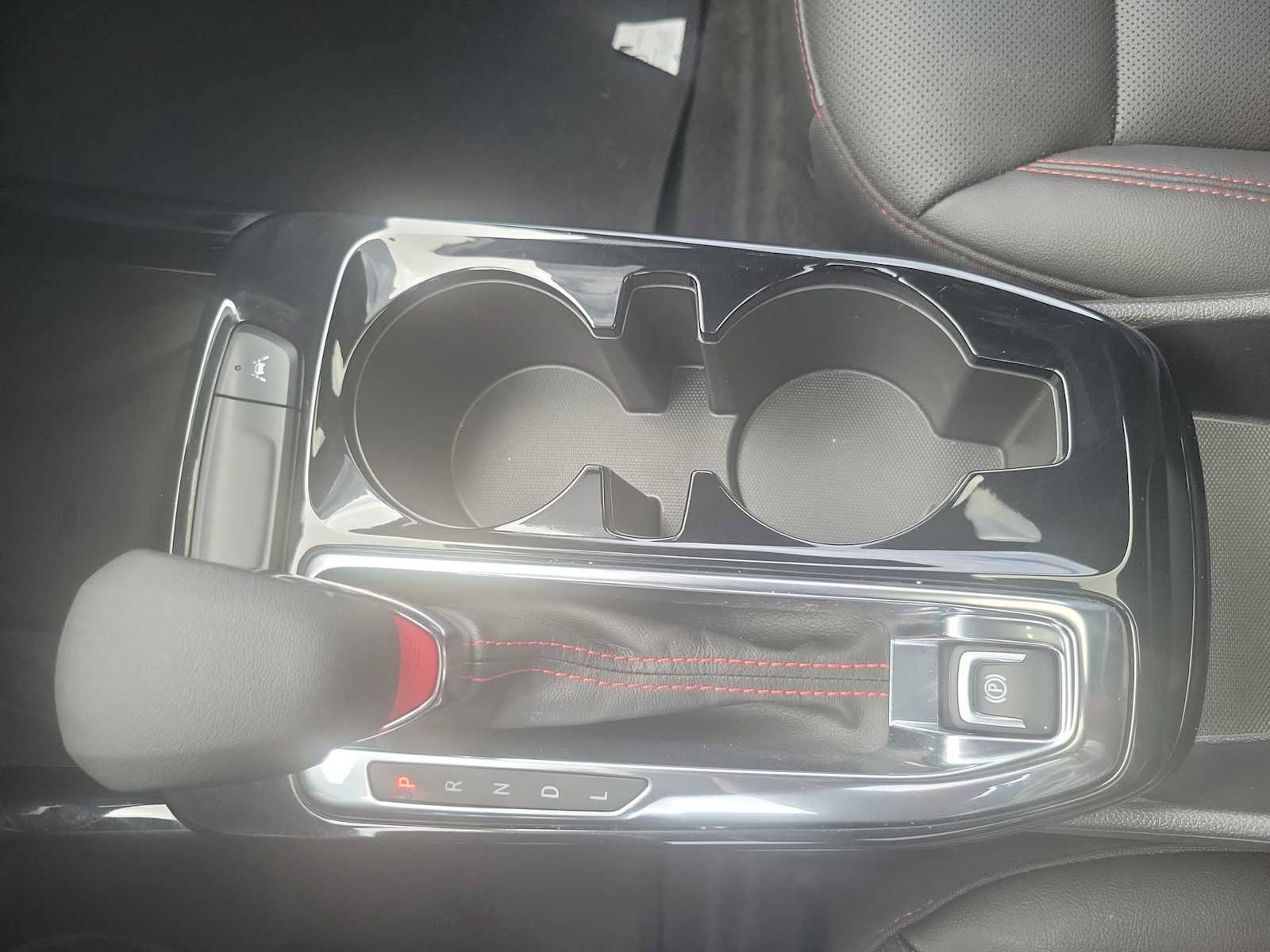 Used 2025 Chevrolet Trax RS w/ Sunroof Package FWD image 21