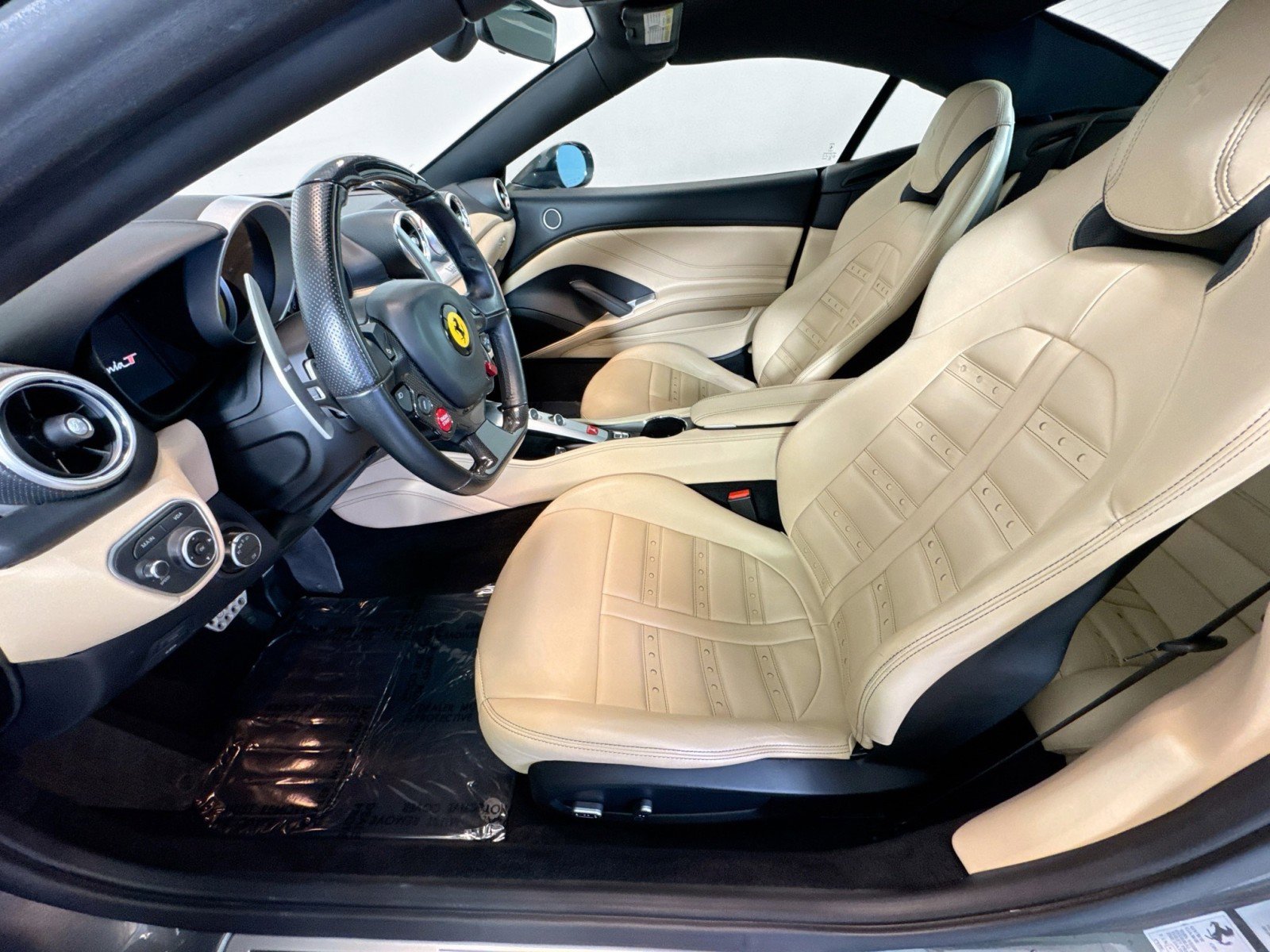 Used 2017 Ferrari California T image 5