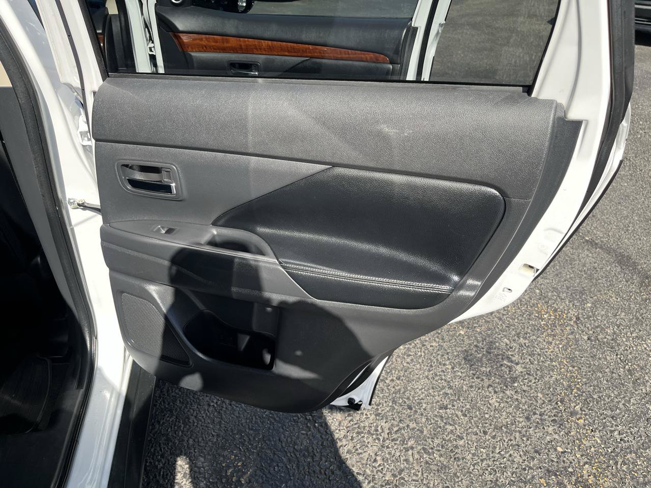 Used 2015 Mitsubishi Outlander SE AWD/4WD image 32