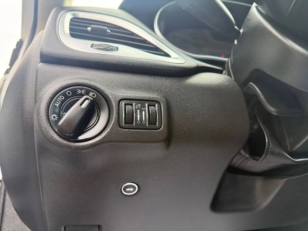 Used 2015 Dodge Dart SXT FWD image 18
