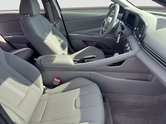 Used 2025 Hyundai Elantra SE image 17