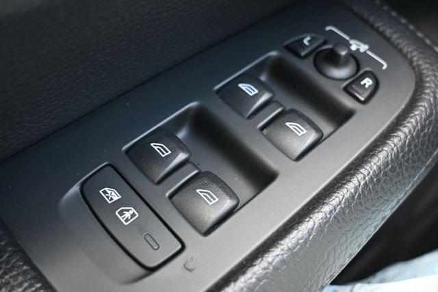 Used 2020 Volvo V60 T5 Cross Country AWD/4WD image 39