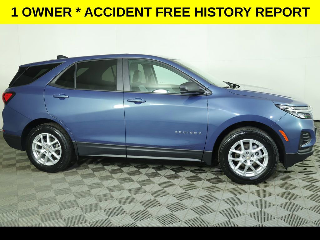 Used 2024 Chevrolet Equinox LS w/ LS Convenience Package image 2
