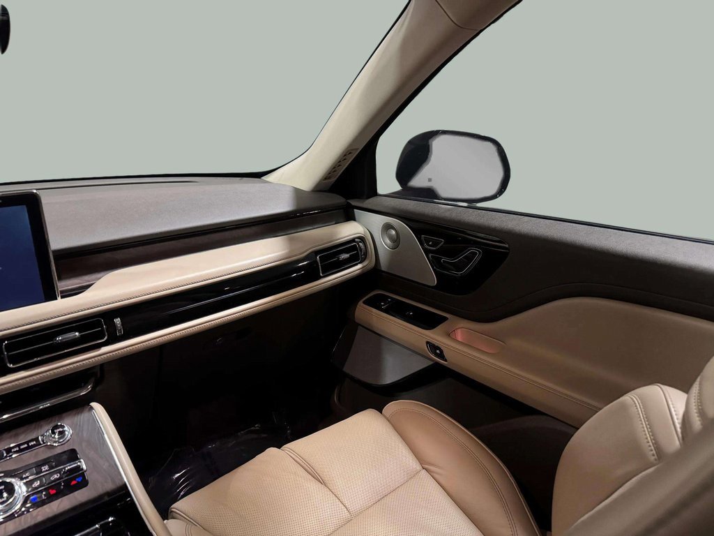Certified 2023 Lincoln Aviator Reserve w/ Equipment Group 201A image 22