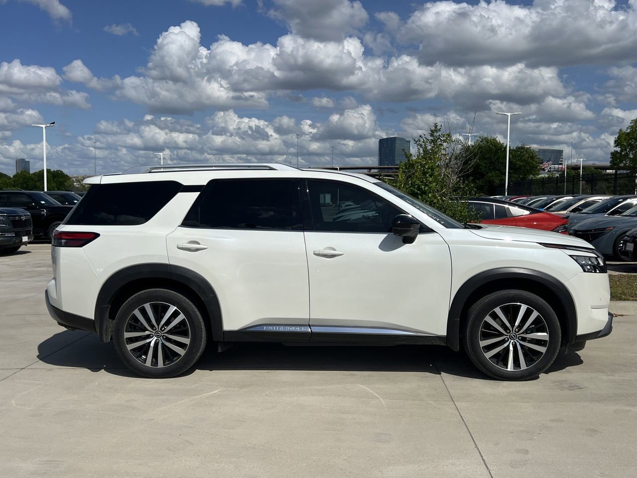Certified 2024 Nissan Pathfinder Platinum image 3