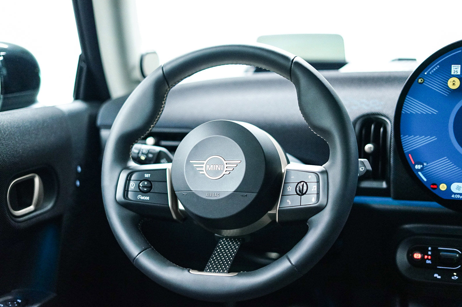 Used 2025 MINI Cooper 2-Door Hardtop image 12