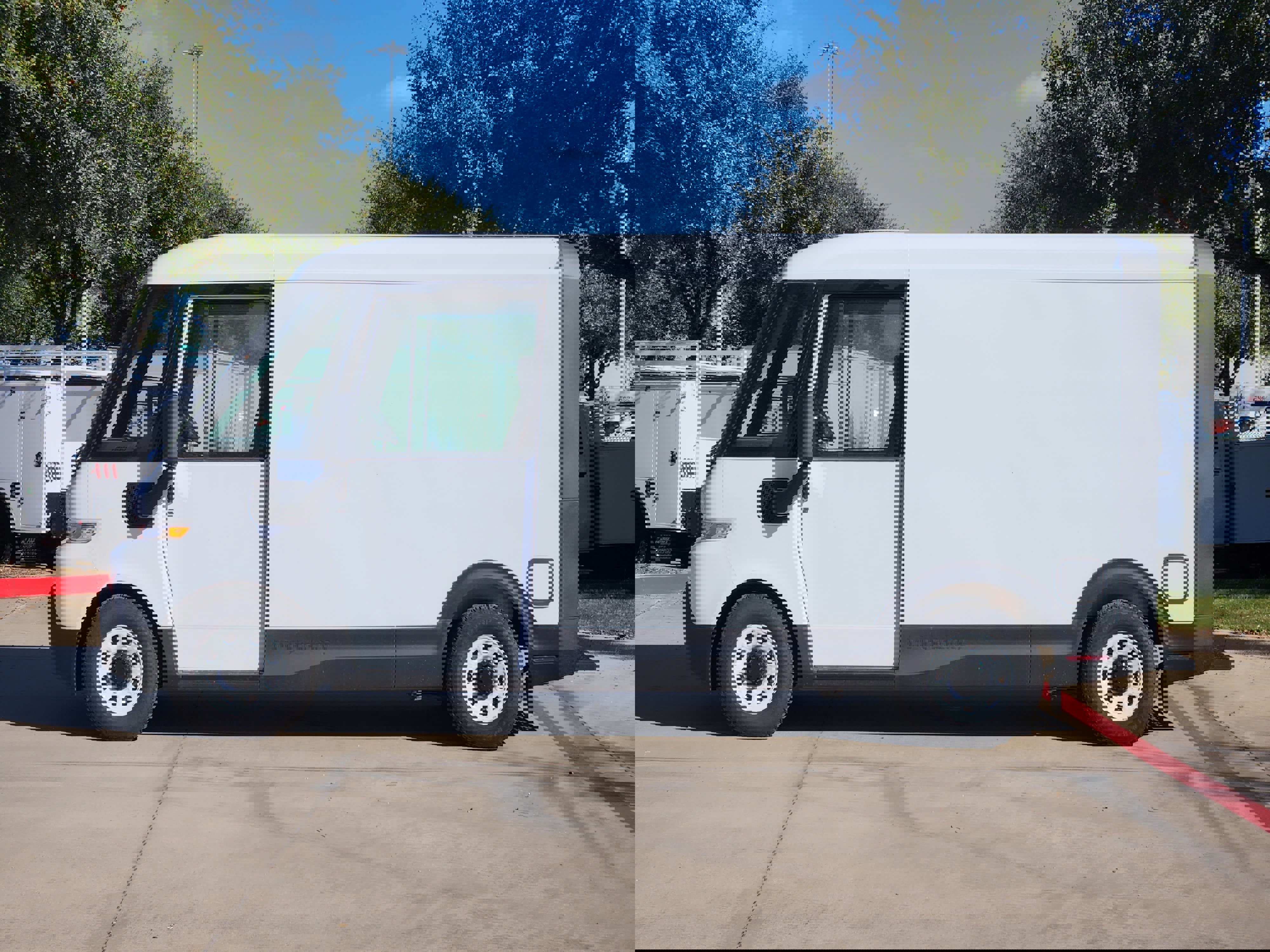 New 2025 Chevrolet Brightdrop 400 w/ Battery Pack, Max Range image 13