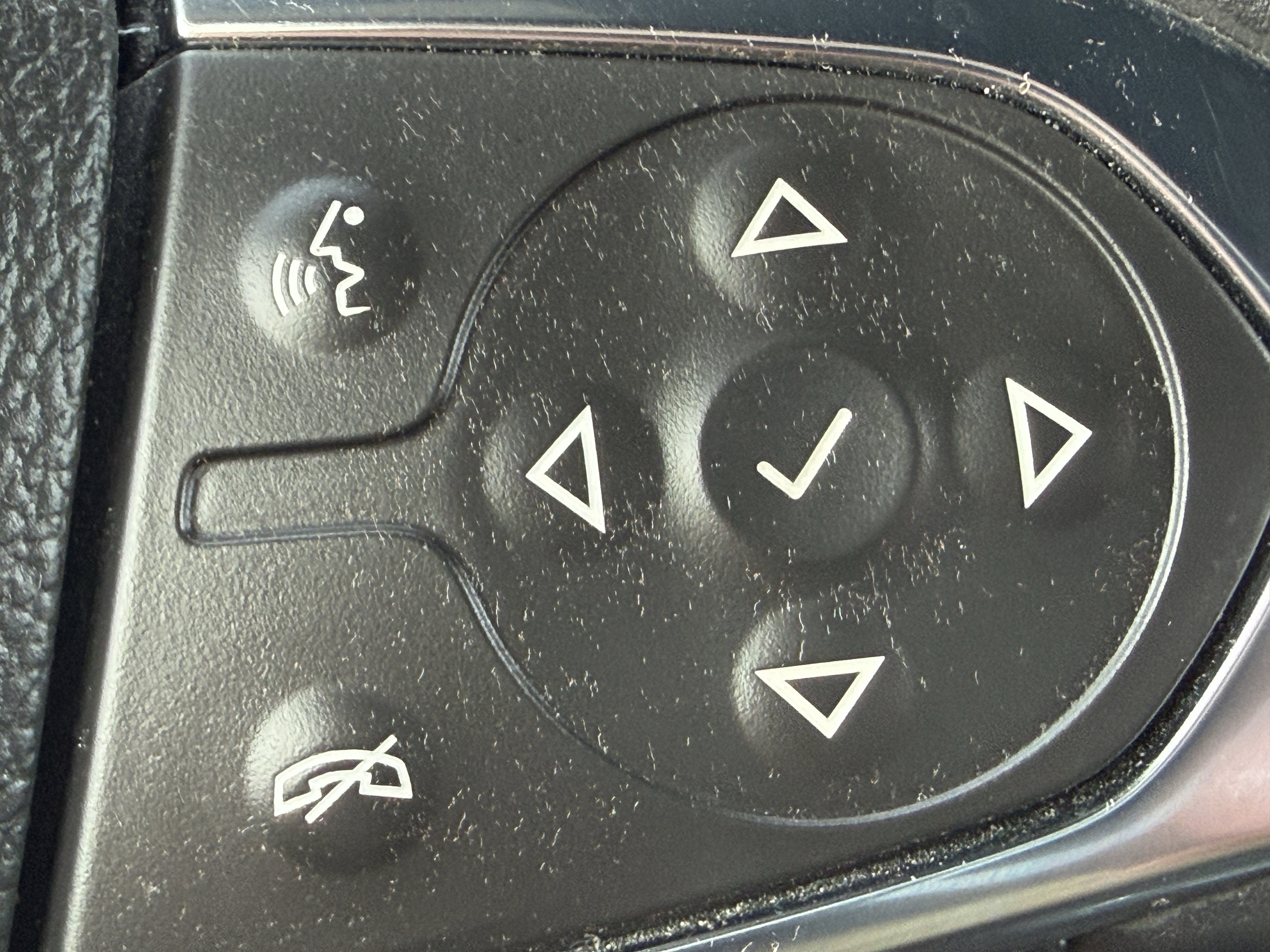 Used 2022 Chevrolet Traverse LT image 33