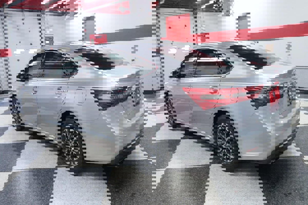 Used 2018 Toyota Avalon XLE Premium FWD image 6