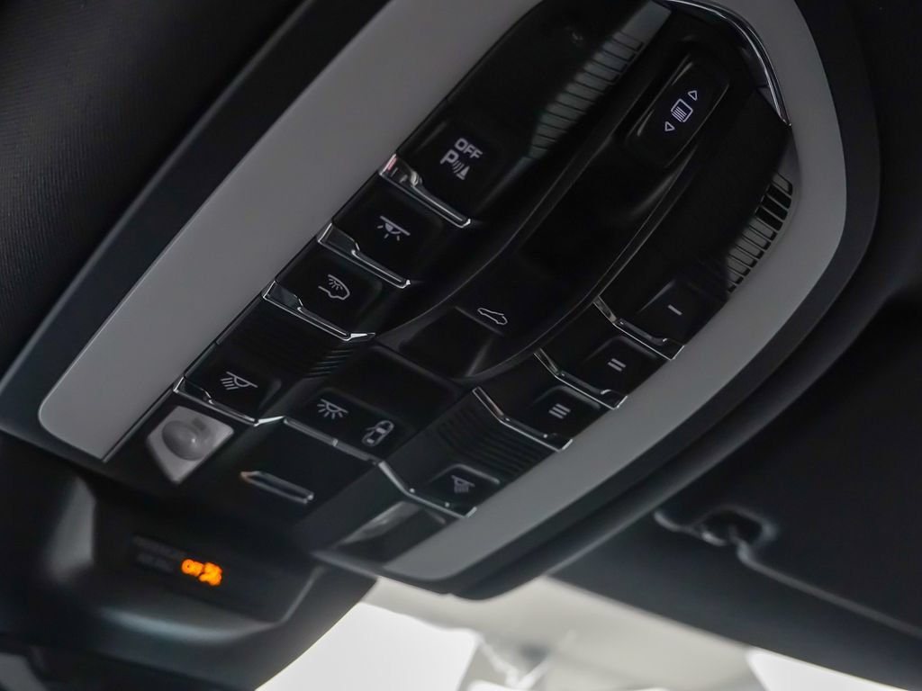 Certified 2026 Porsche Macan Turbo AWD/4WD image 25