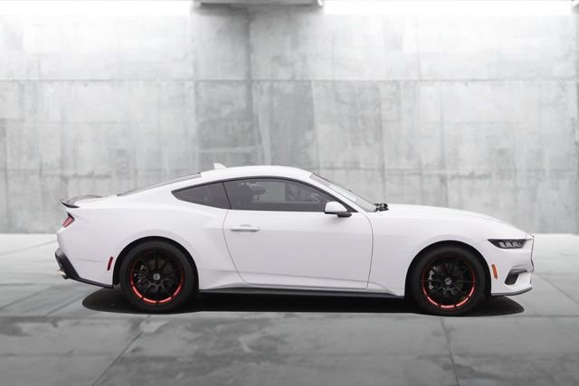 Used 2025 Ford Mustang Coupe RWD image 5