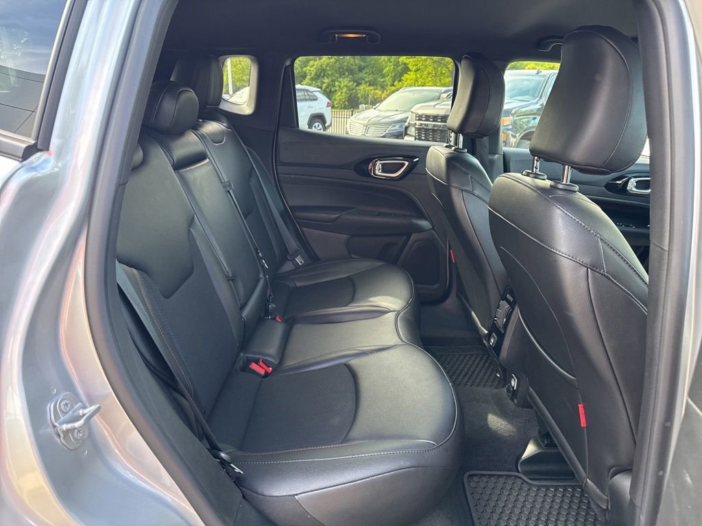 Used 2025 Jeep Compass Trailhawk AWD/4WD image 17