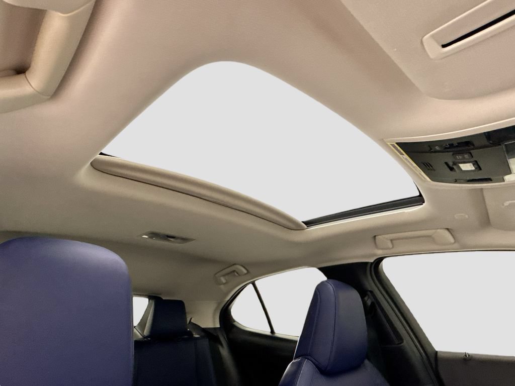 Used 2019 Lexus UX 200 FWD image 16