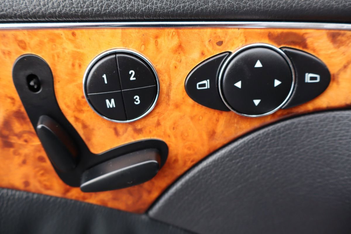 Used 2005 Mercedes-Benz E 500 4MATIC image 28