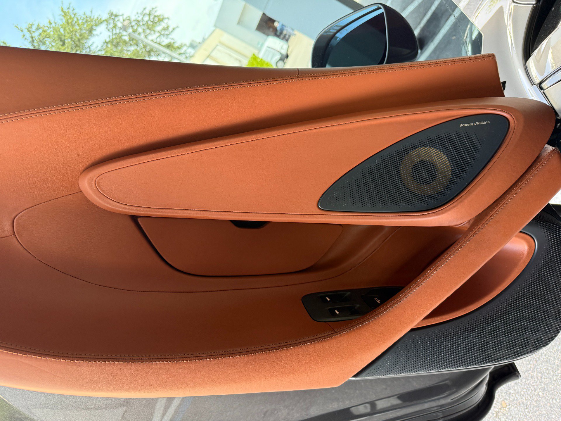 Used 2017 McLaren 570S RWD image 28
