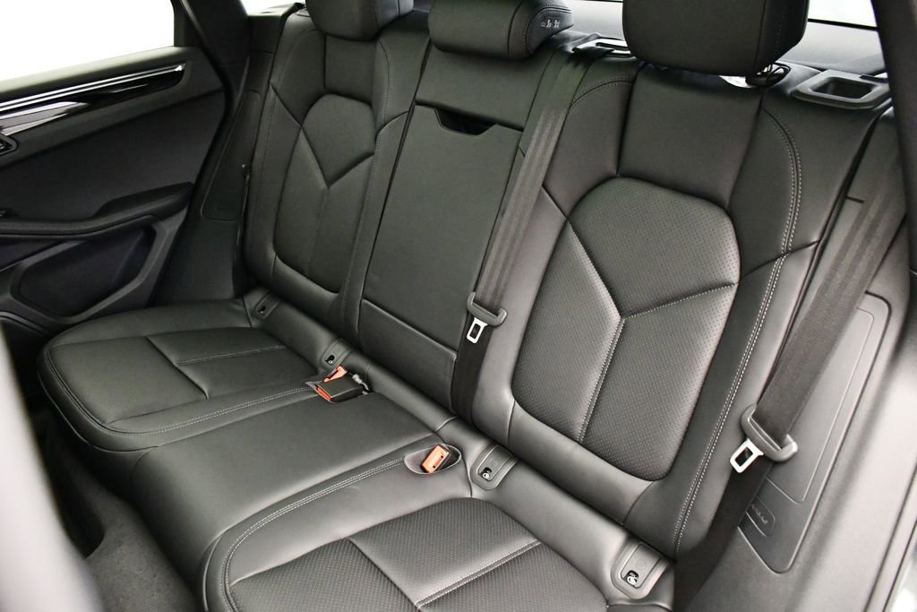 Certified 2025 Porsche Macan Turbo AWD/4WD image 45