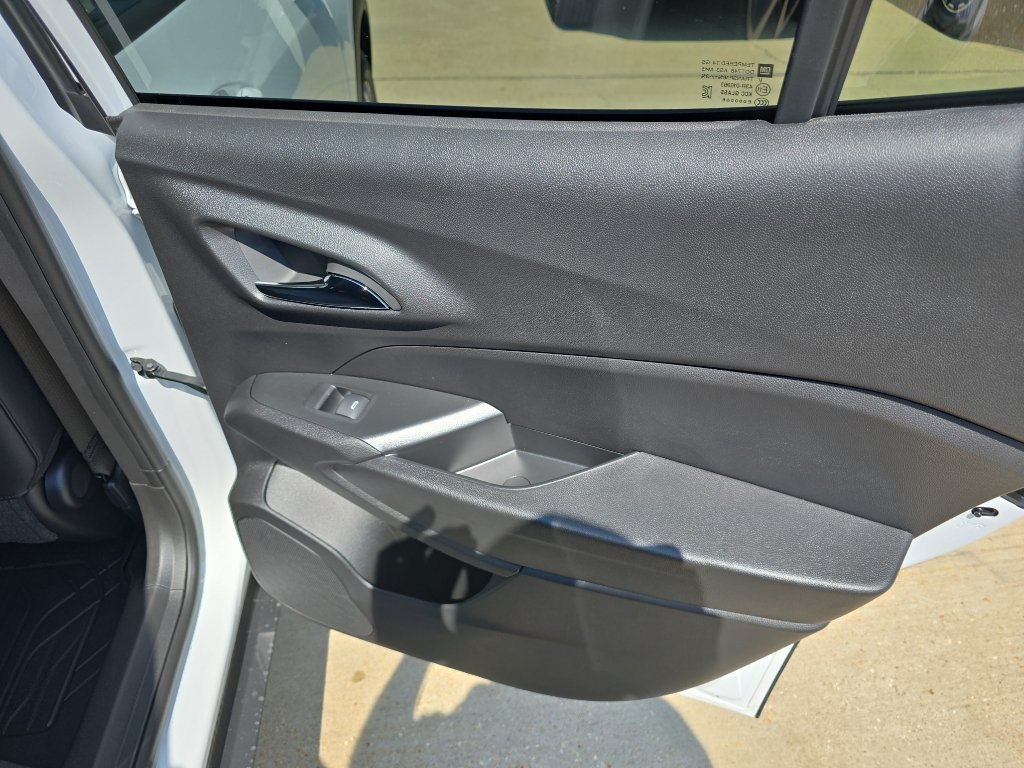 New 2026 Chevrolet Trax LT w/ Driver Confidence Package FWD image 16