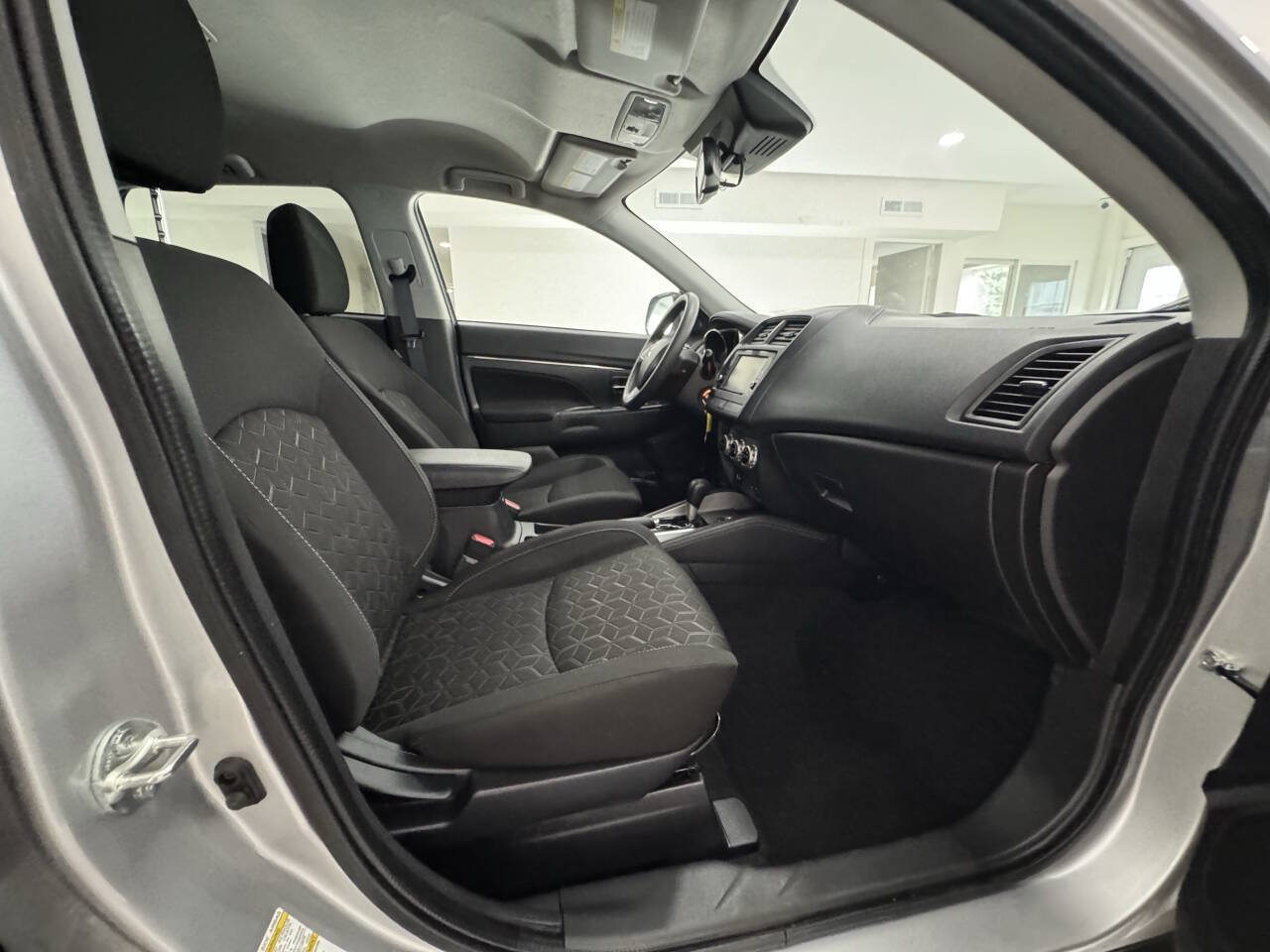 Used 2025 Mitsubishi Outlander Sport SE AWD/4WD image 28
