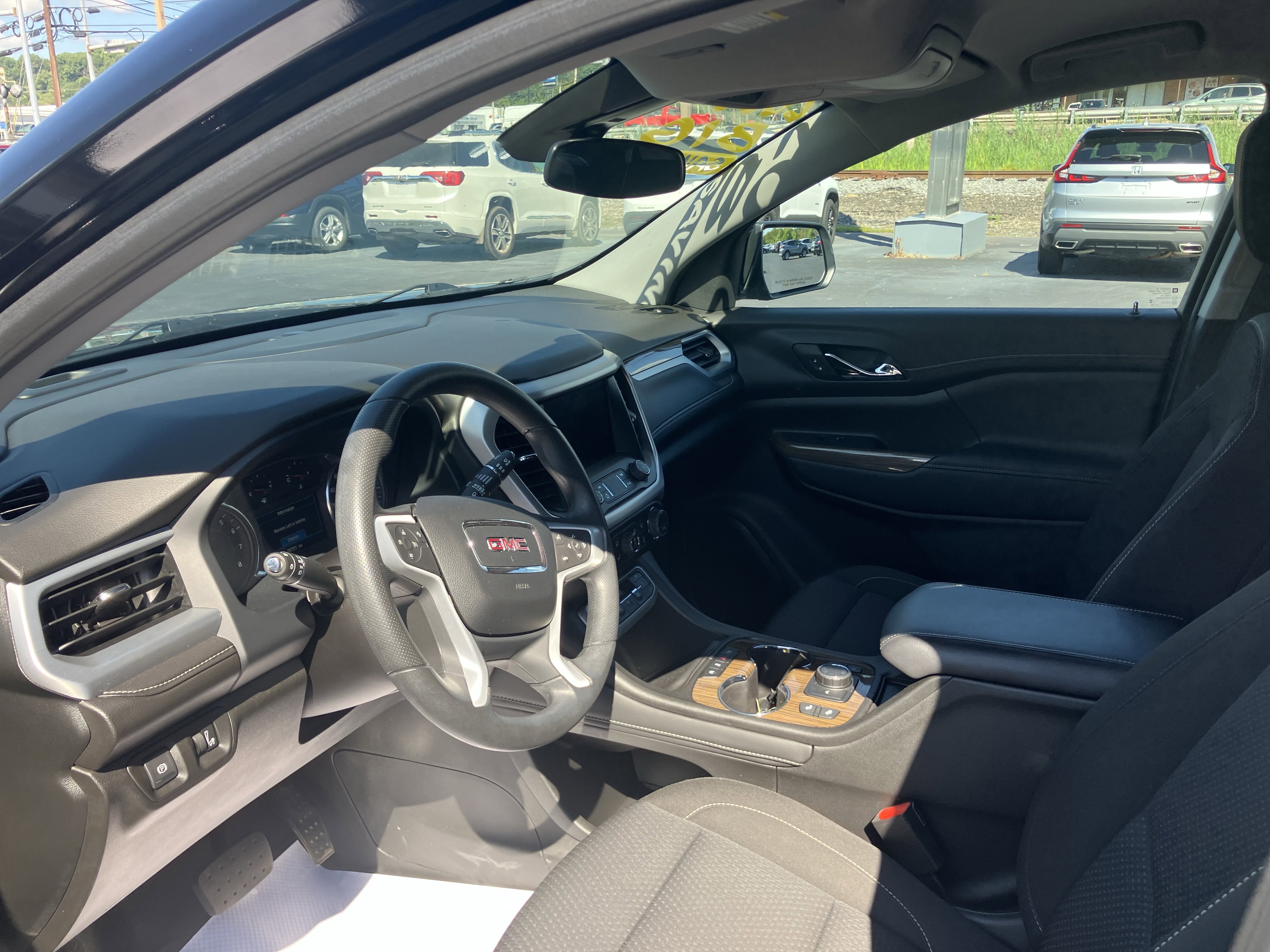 Used 2023 GMC Acadia SLE w/ Driver Convenience Package image 12