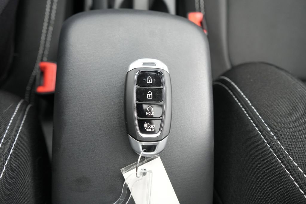 Certified 2025 Hyundai Venue SEL FWD image 37