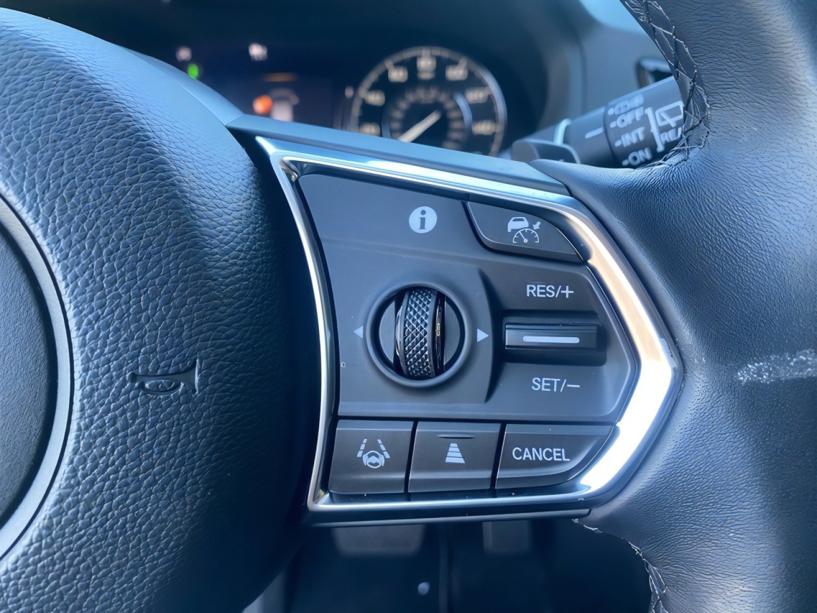 Used 2025 Acura RDX SH-AWD w/ Technology Package image 15