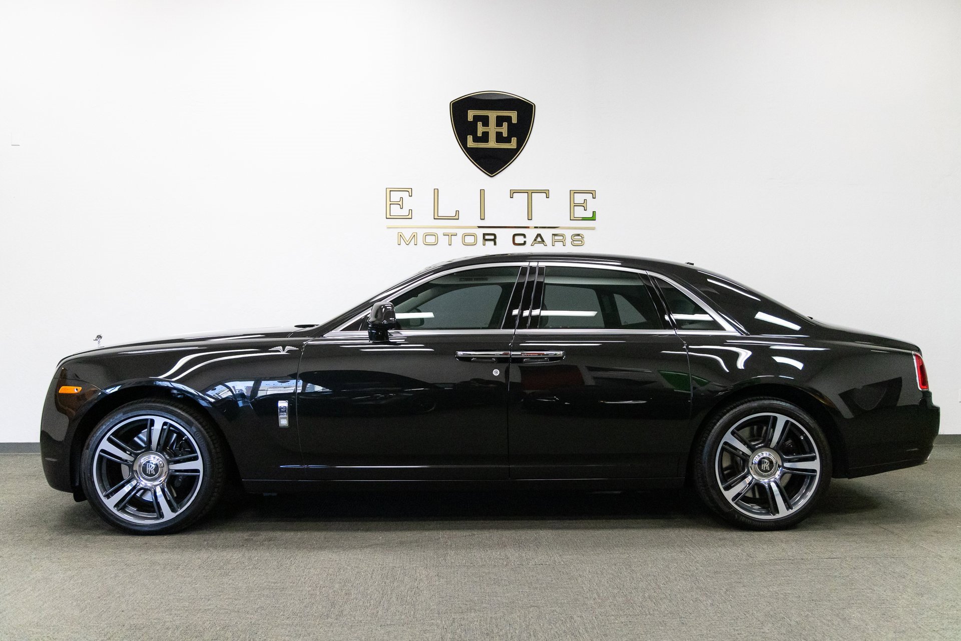 Used 2014 Rolls-Royce Ghost image 2