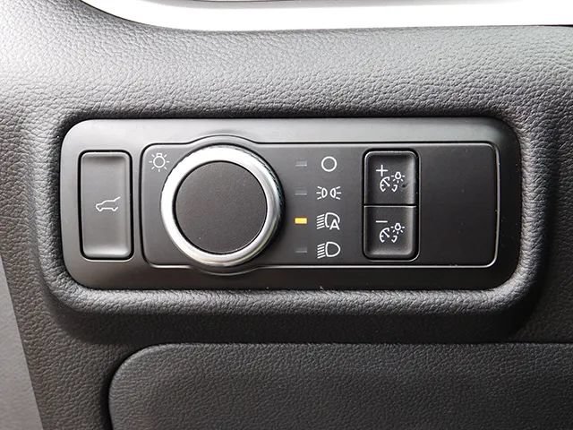 Used 2023 Ford Explorer XLT AWD/4WD image 26
