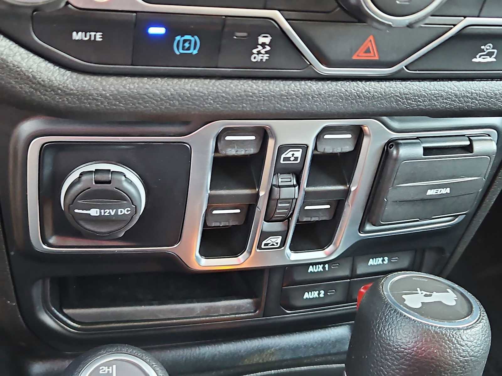 Used 2024 Jeep Wrangler Sport S image 28