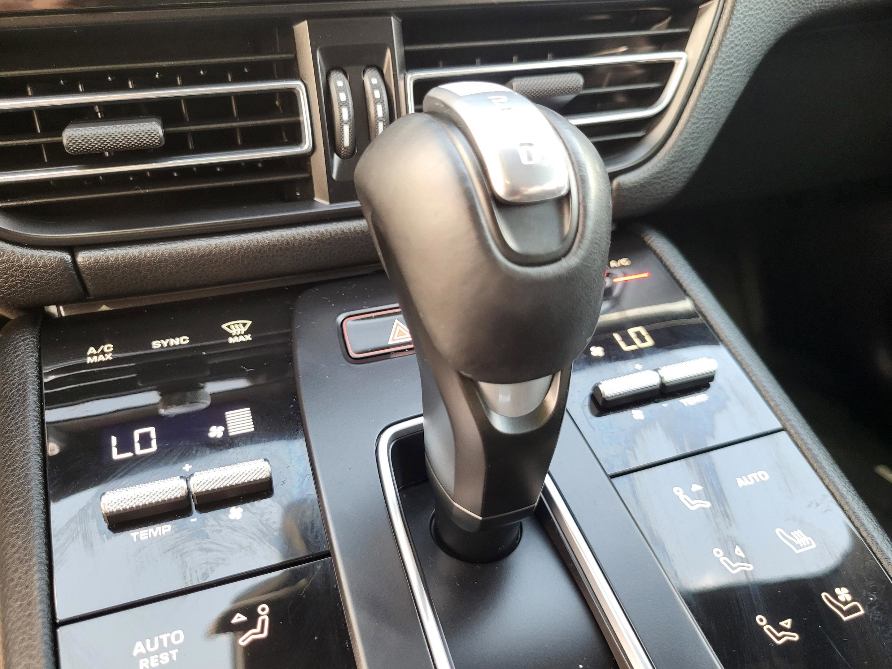 Used 2023 Porsche Macan AWD/4WD image 48