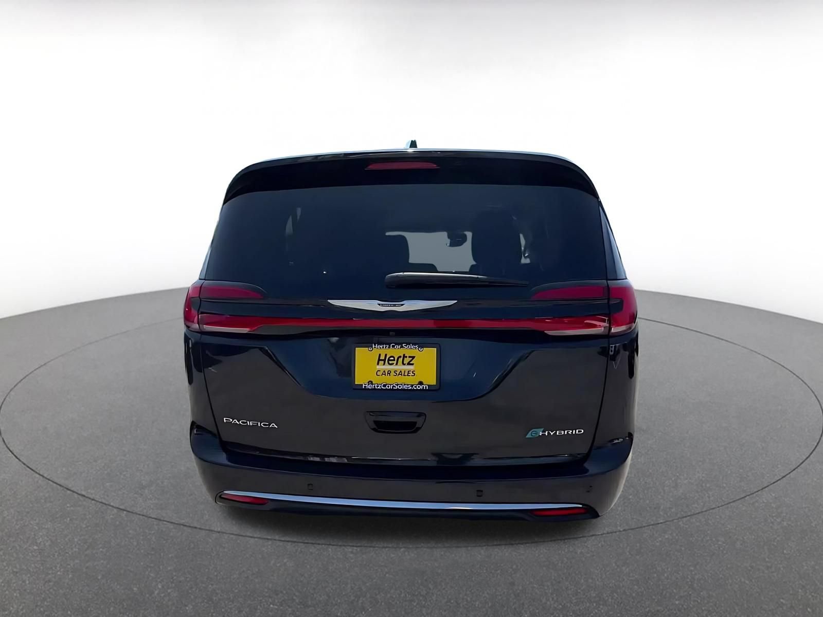 Used 2023 Chrysler Pacifica Touring-L FWD image 12