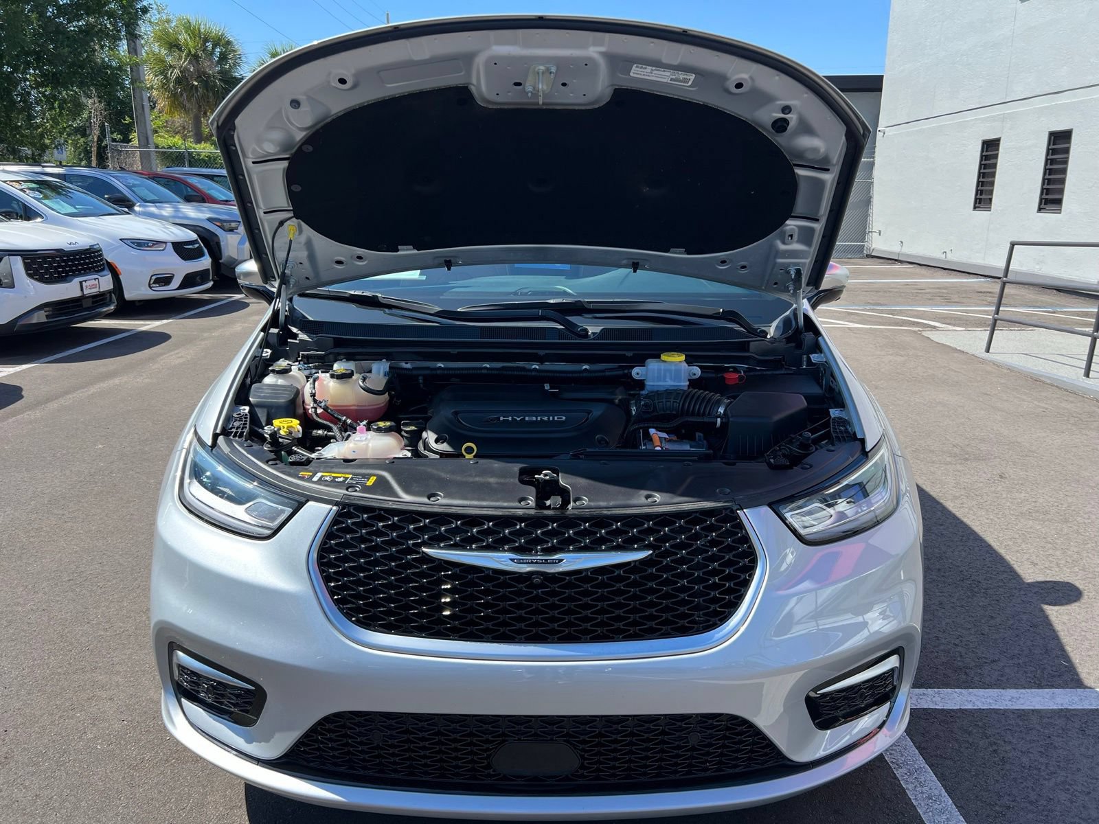 Used 2023 Chrysler Pacifica Pinnacle FWD image 16