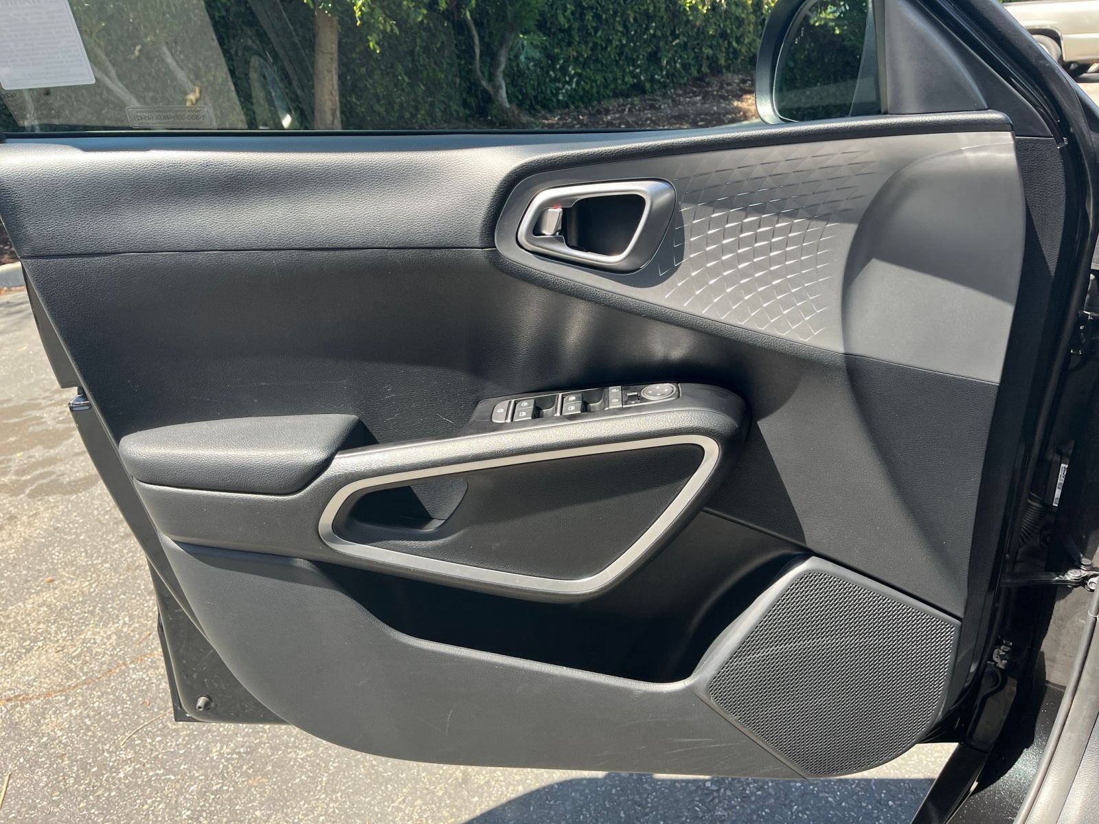 Used 2025 Kia Soul LX w/ LX Technology Package FWD image 18