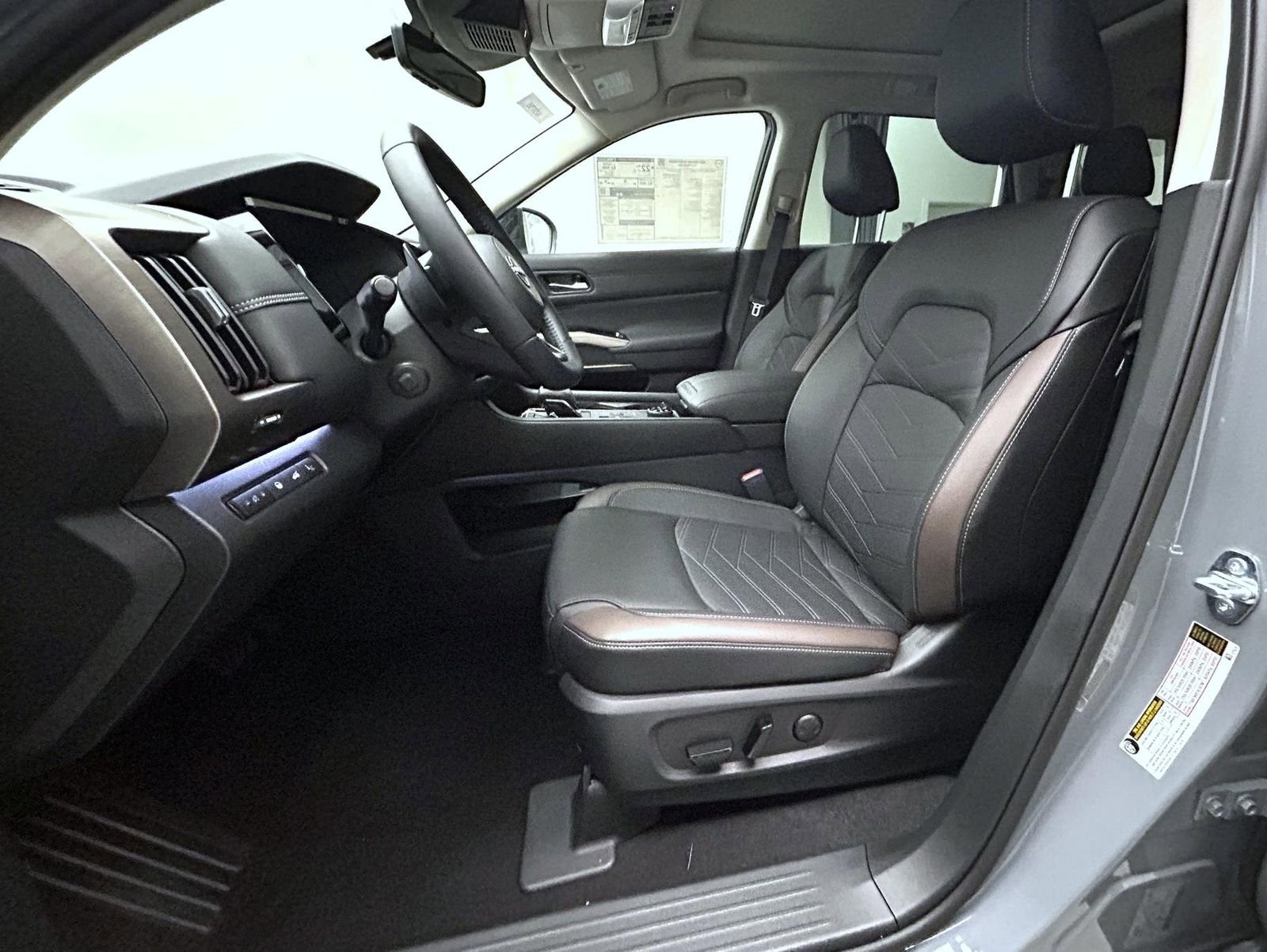 New 2025 Nissan Pathfinder Platinum image 10