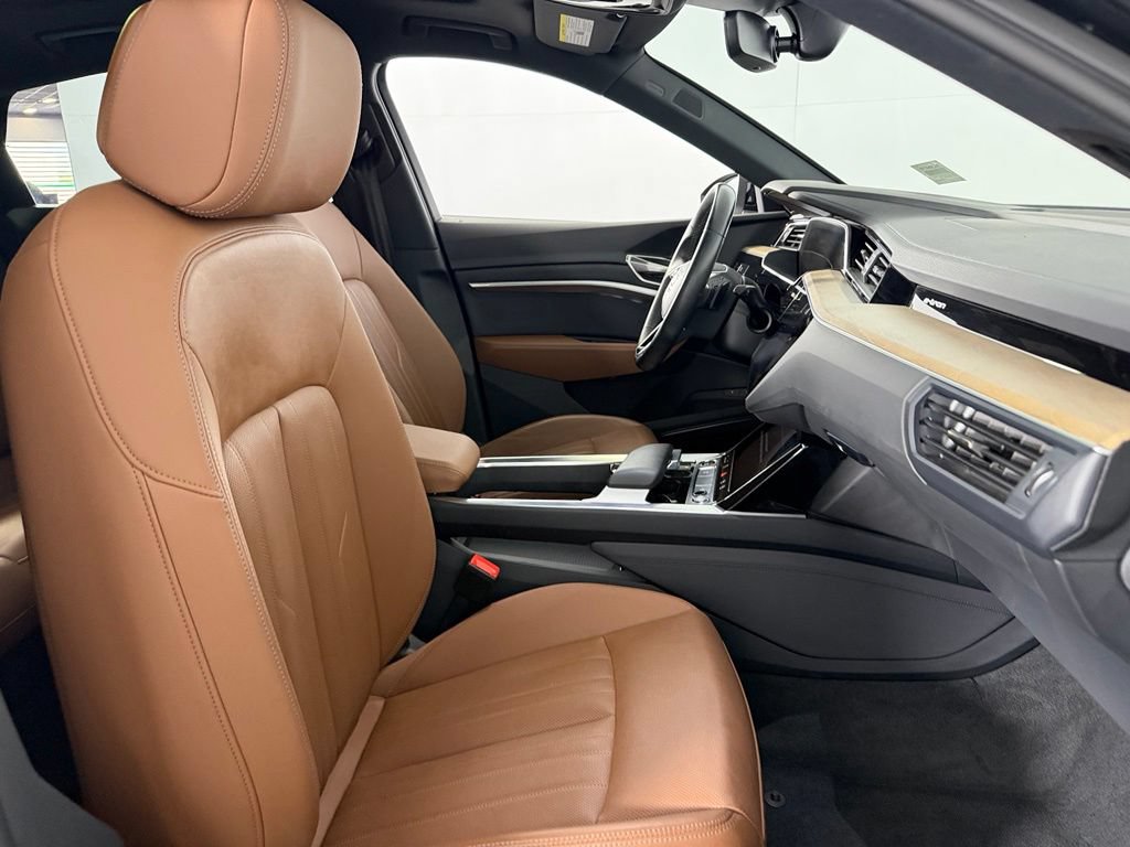 Used 2024 Audi Q8 e-tron Premium Plus AWD/4WD image 35