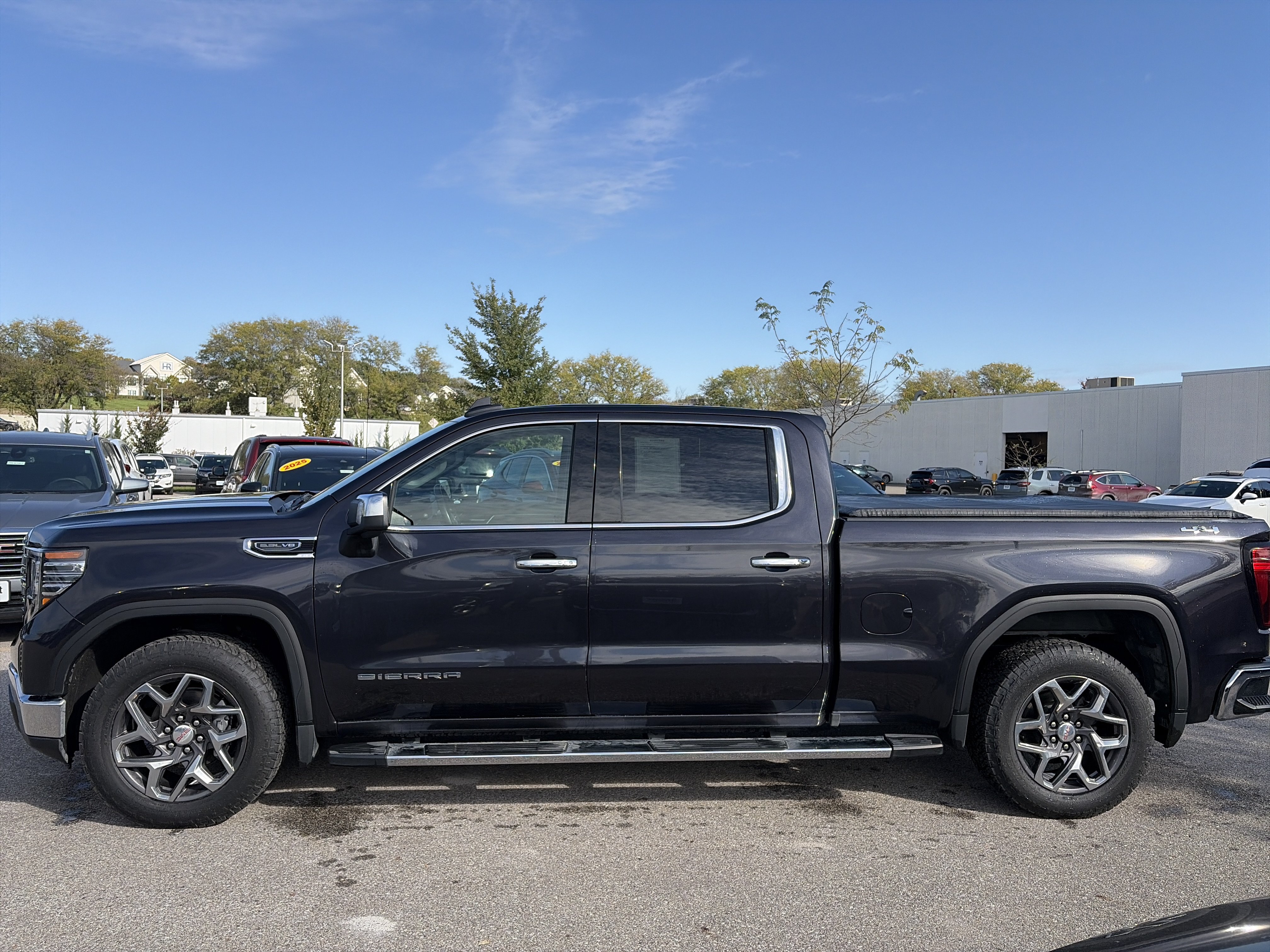 Used 2022 GMC Sierra 1500 SLT w/ SLT Premium Package AWD/4WD image 8