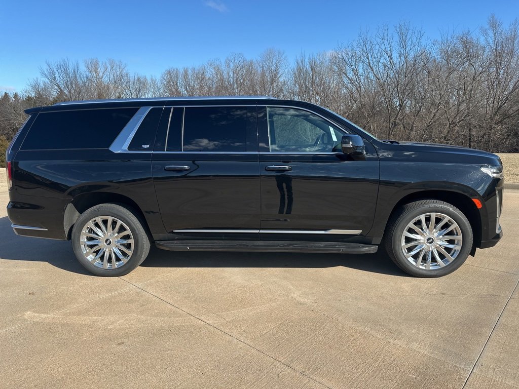 Used 2023 Cadillac Escalade ESV Premium Luxury image 6