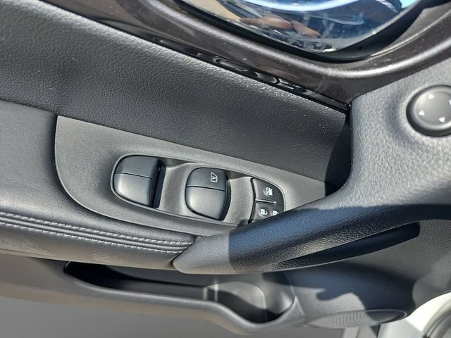 Used 2020 Nissan Rogue SV FWD image 23