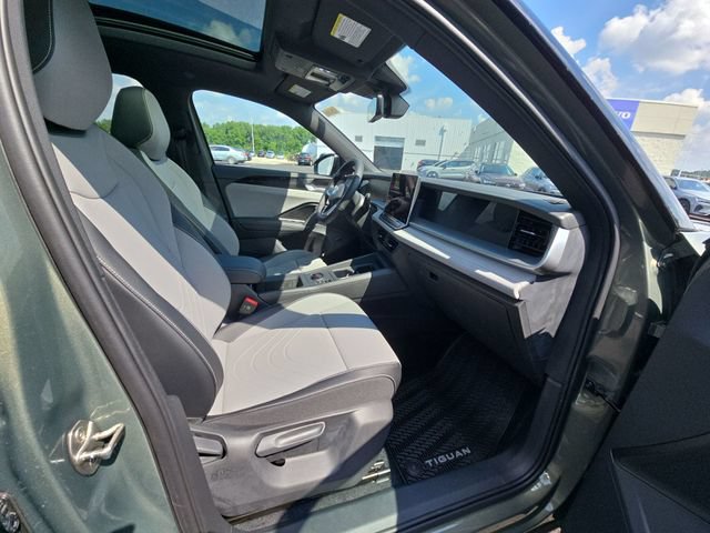 New 2026 Volkswagen Tiguan SE R-Line AWD/4WD image 29